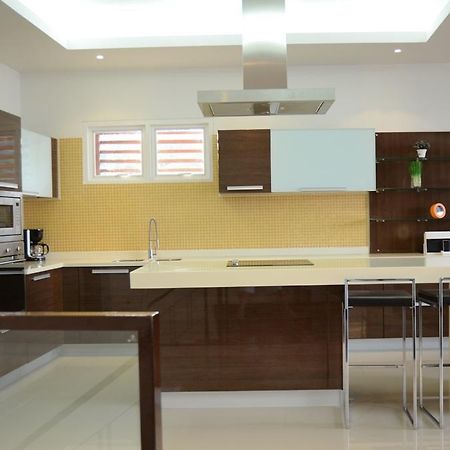 Aw One Patong Villa Exterior foto
